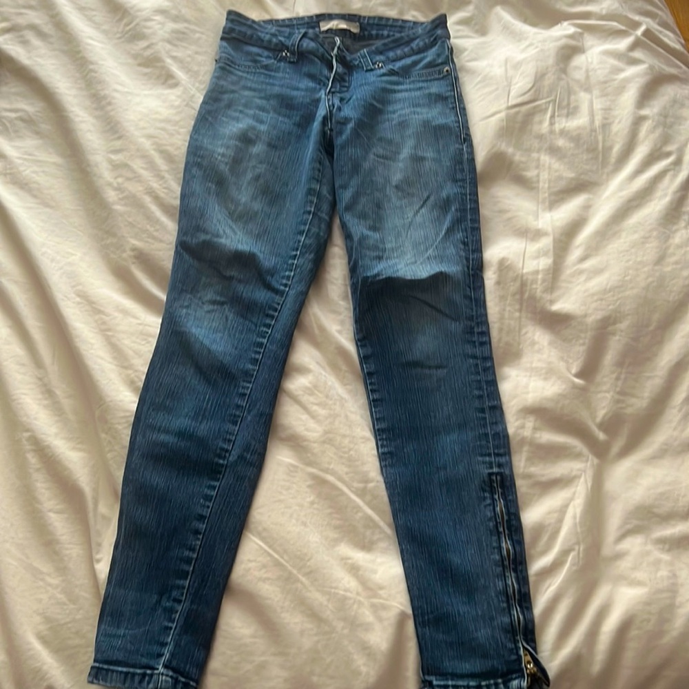 Forever 21 blue jeans with cute ankle zippers